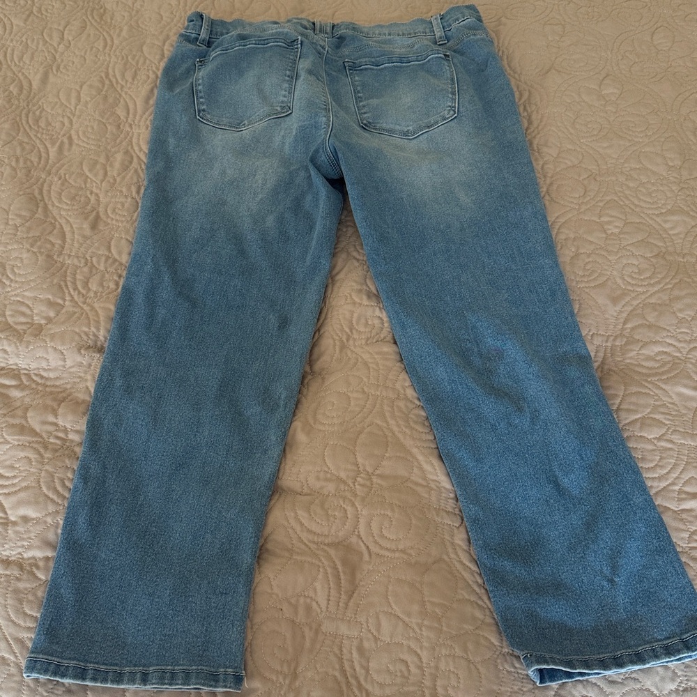 Curve Appeal Lightweight Stretchy Denim Jeans (12) - Picture 5 of 10